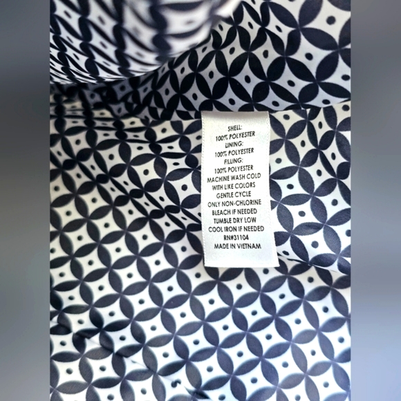 Crown & Ivy White Quilted Puffer Vest Gold Zip up w/ Zip Pockets Collar Size XXL - Picture 16 of 16